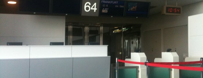 NRT - GATE 64 (Terminal 2) is one of สถานที่ที่ Hideo ถูกใจ.
