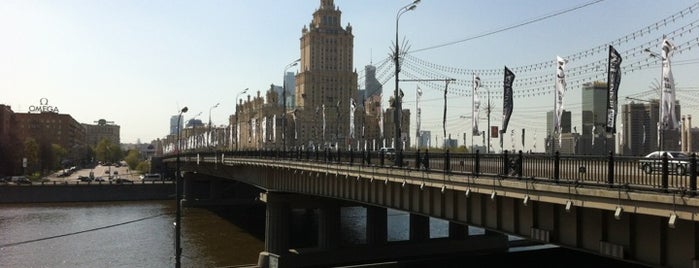 Новоарбатский мост is one of Tempat yang Disukai Nikolay.