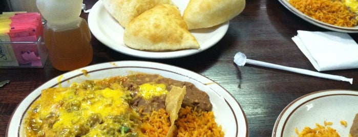 Monroe's New Mexican Food is one of Lugares favoritos de Brad.
