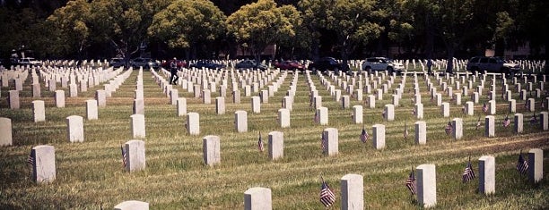 Los Angeles National Cemetery is one of Tempat yang Disukai Steve.