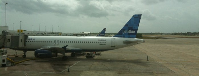 JetBlue Plane is one of Lugares favoritos de Noelle.