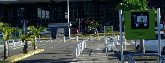 Aéroport Roland Garros de la Réunion (RUN) is one of Lugares guardados de JRA.