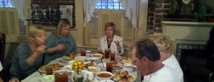 Mrs. Wilkes Dining Room is one of Best Spots to Visit in Savannah #visitUS.