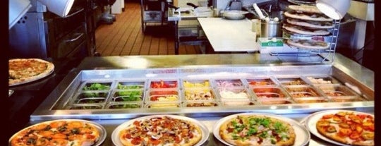 Rose City Pizza is one of Chris: сохраненные места.