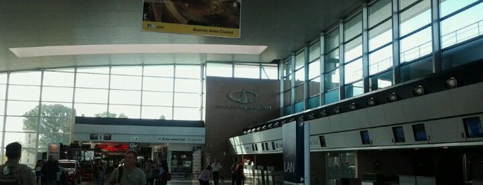 Ingeniero Aeronáutico Ambrosio L.V. Taravella International Airport (COR) is one of International Airport - SOUTH AMERICA.