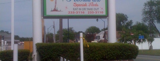 El Latino Restaurant is one of สถานที่ที่บันทึกไว้ของ Albert.