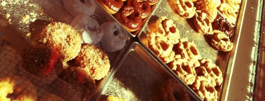 Flakey Cream Do-Nuts is one of William 님이 저장한 장소.