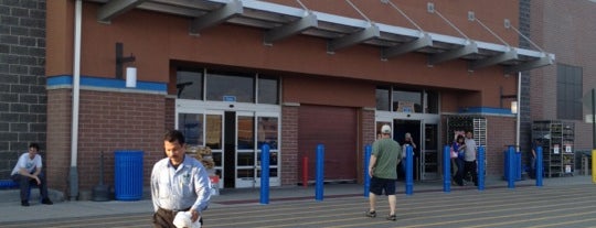 Walmart Supercenter is one of Posti che sono piaciuti a Vanessa.