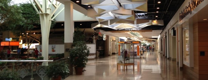 Northwest Arkansas Mall is one of Víctor'un Beğendiği Mekanlar.
