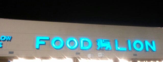 Food Lion Grocery Store is one of Tempat yang Disukai Cralie.