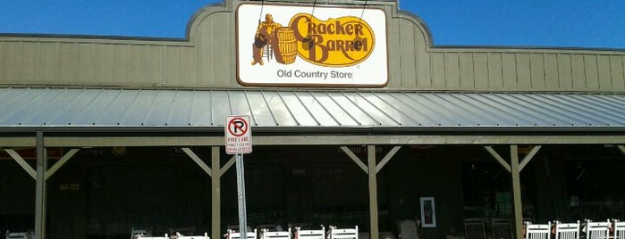 Cracker Barrel Old Country Store is one of Orte, die Dawn gefallen.