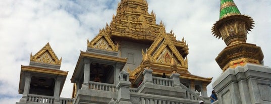 วัดไตรมิตรวิทยาราม is one of Holy Places in Thailand that I've checked in!!.