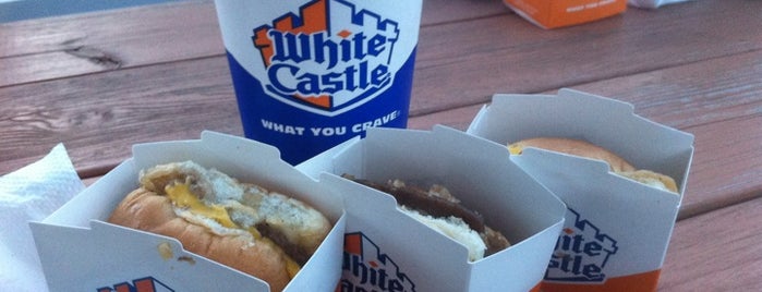 White Castle is one of Bunny -Life W/Poodalesさんのお気に入りスポット.