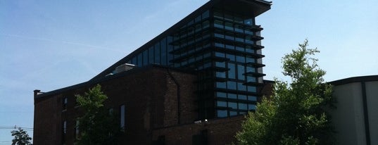 The Green Building is one of Lugares guardados de Diane.