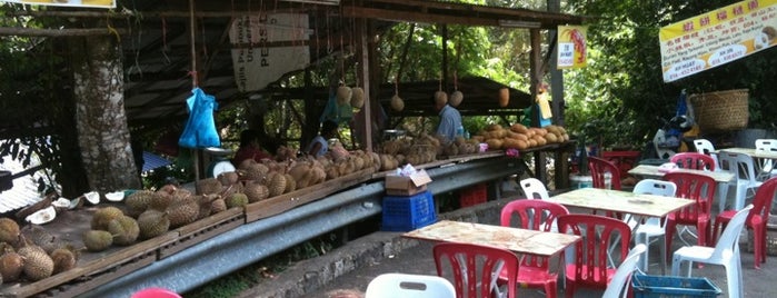 Ah Huat Durian Stall is one of Lugares favoritos de Dave.