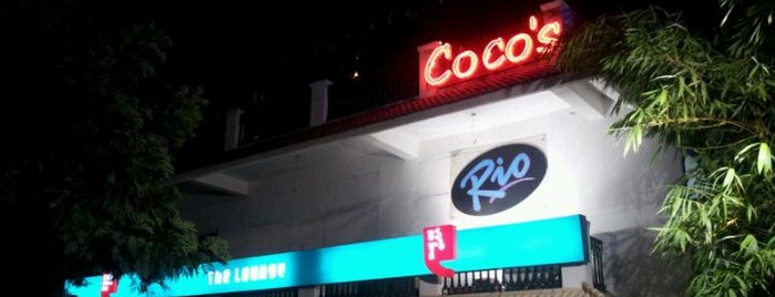 Coco's Restaurant is one of สถานที่ที่ Srinivas ถูกใจ.
