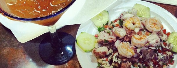 Hector's Mariscos is one of Pauさんのお気に入りスポット.
