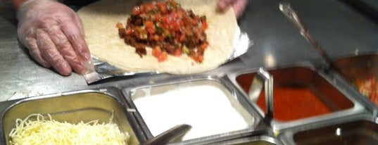 Chipotle Mexican Grill is one of eryn 님이 좋아한 장소.