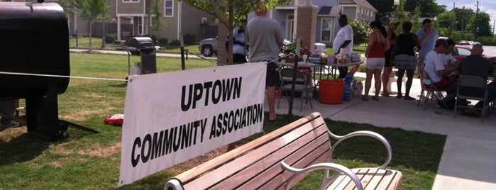 Uptown Park is one of สถานที่ที่ Bradley ถูกใจ.