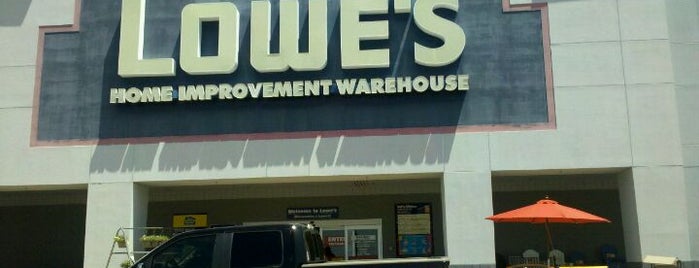 Lowe's is one of Tempat yang Disukai Shane.