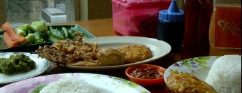 Ayam Goreng Fatmawati is one of Batam Foodies.
