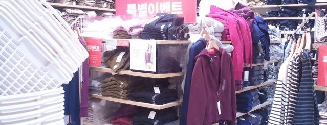 UNIQLO is one of Favorite Places in SINCHON.