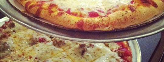 Rosati's Pizza is one of John: сохраненные места.