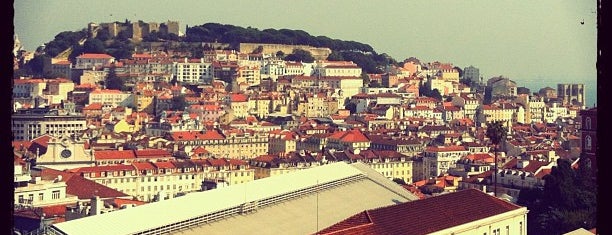 Смотровая площадка Сан Педру де Алкантара is one of Miradouros de Lisboa.