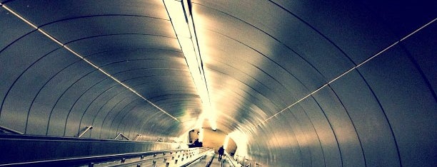 STM Station Beaudry is one of Stéphanさんのお気に入りスポット.