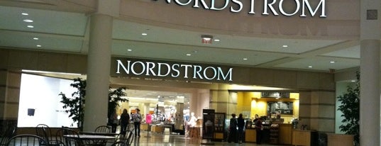 Nordstrom is one of Merさんのお気に入りスポット.