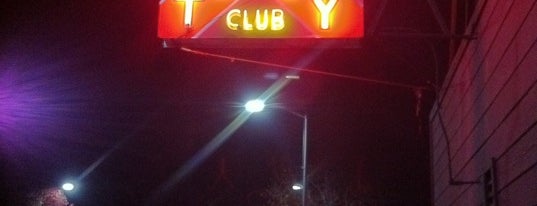 Hotsy Totsy Club is one of Tempat yang Disukai lisa.