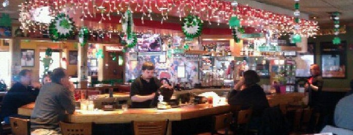 Applebee's Grill + Bar is one of สถานที่ที่ KDaddy ถูกใจ.