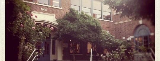 Laurelhurst School is one of Elena 님이 좋아한 장소.