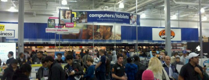 Best Buy is one of Locais curtidos por Hoyee.
