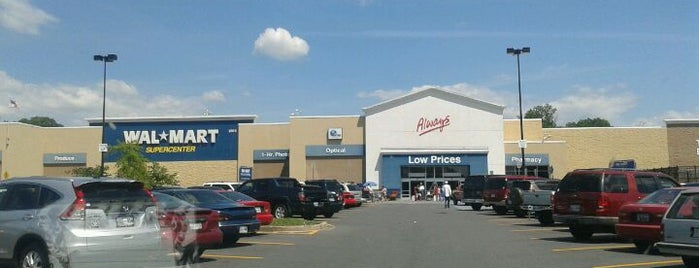 Walmart Supercenter is one of Posti che sono piaciuti a Jordan.
