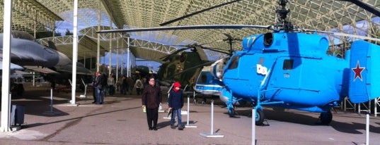 Выставка военной техники и вооружения под открытым небом is one of Walk & Art (Moscow).