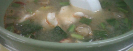บะหมี่เกี๊ยวบ้านโป่ง (เจ๊แดง) is one of FOOD 2011.