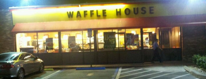 Waffle House is one of Lugares favoritos de Churro.