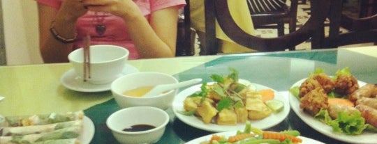 Cơm Chay Nàng Tấm (Nang Tam Vegetarian Restaurant) is one of สถานที่ที่บันทึกไว้ของ Hưng.