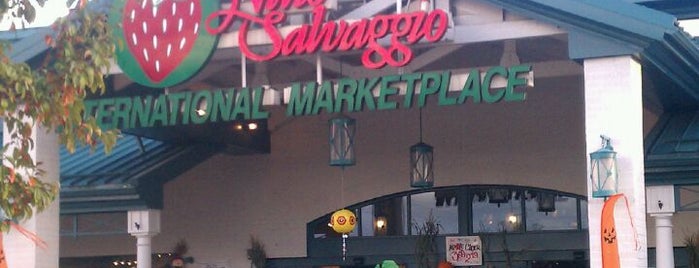 Nino Salvaggio International Marketplace is one of Ashwin’s Liked Places.