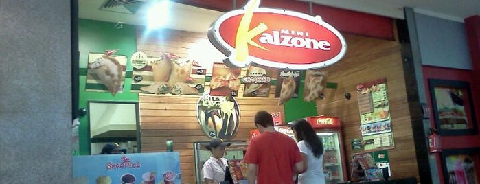 Mini Kalzone is one of Tempat yang Disukai George.
