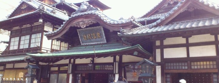 道後温泉本館 is one of ひめキュンフルーツ缶がいる街、松山.