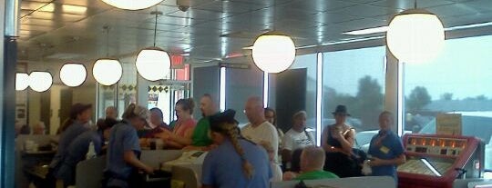 Waffle House is one of Lugares favoritos de Charles E. "Max".