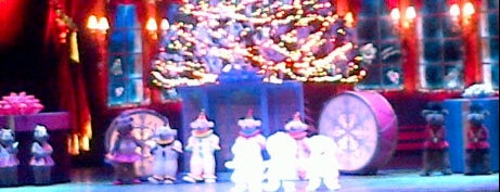 Radio City Music Hall is one of NYC Christmas bucket list.
