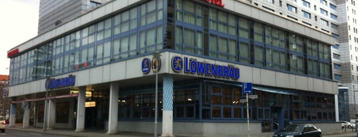 Restaurant Löwenbräu am Gendarmenmarkt is one of Tempat yang Disukai Sarah.
