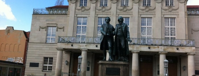 Theaterplatz is one of Lieux qui ont plu à Monis.