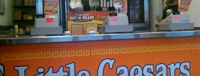 Little Caesars Pizza is one of Yaelさんのお気に入りスポット.