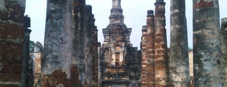 Wat Mahathat is one of Sukhotai.