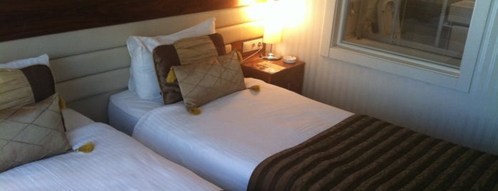 Residence Hotel Izmir is one of Posti che sono piaciuti a Fuat.