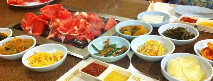 Nel Bom Korean BBQ is one of สถานที่ที่บันทึกไว้ของ KENDRICK.